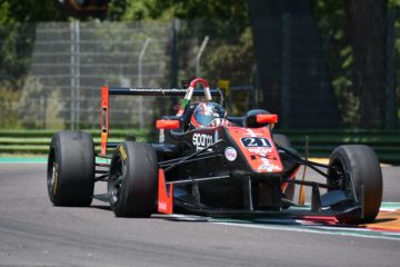 Alessandro Bracalente domina Gara 1 a Imola